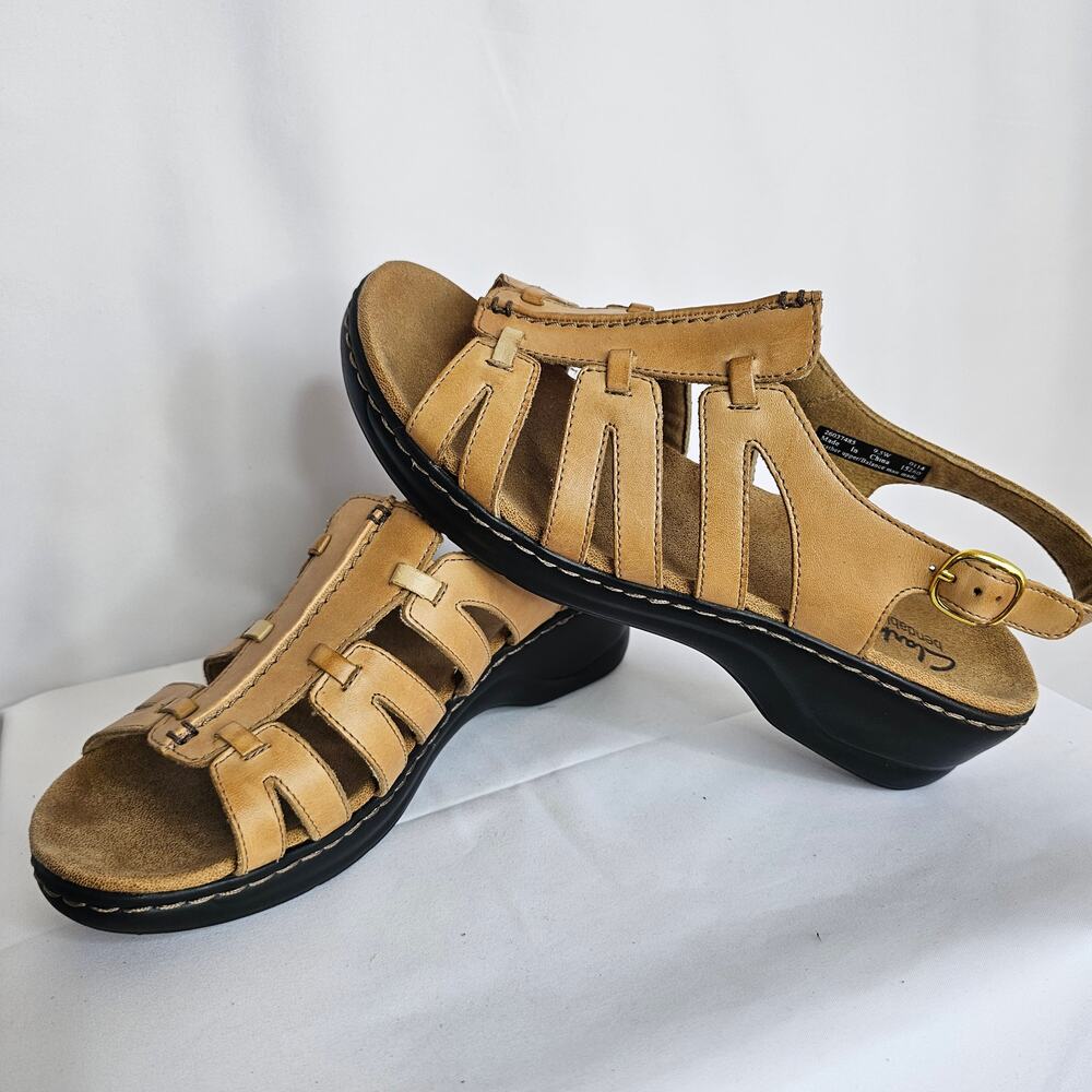Clarks 9.5 Lexi Marigold Strappy Sandals